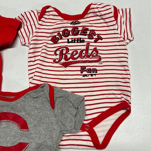 3x Boys CINCINNATI REDS Onesies sz 3-6M - Picture 3 of 5